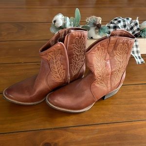 Brown cowgirl boots with zipper